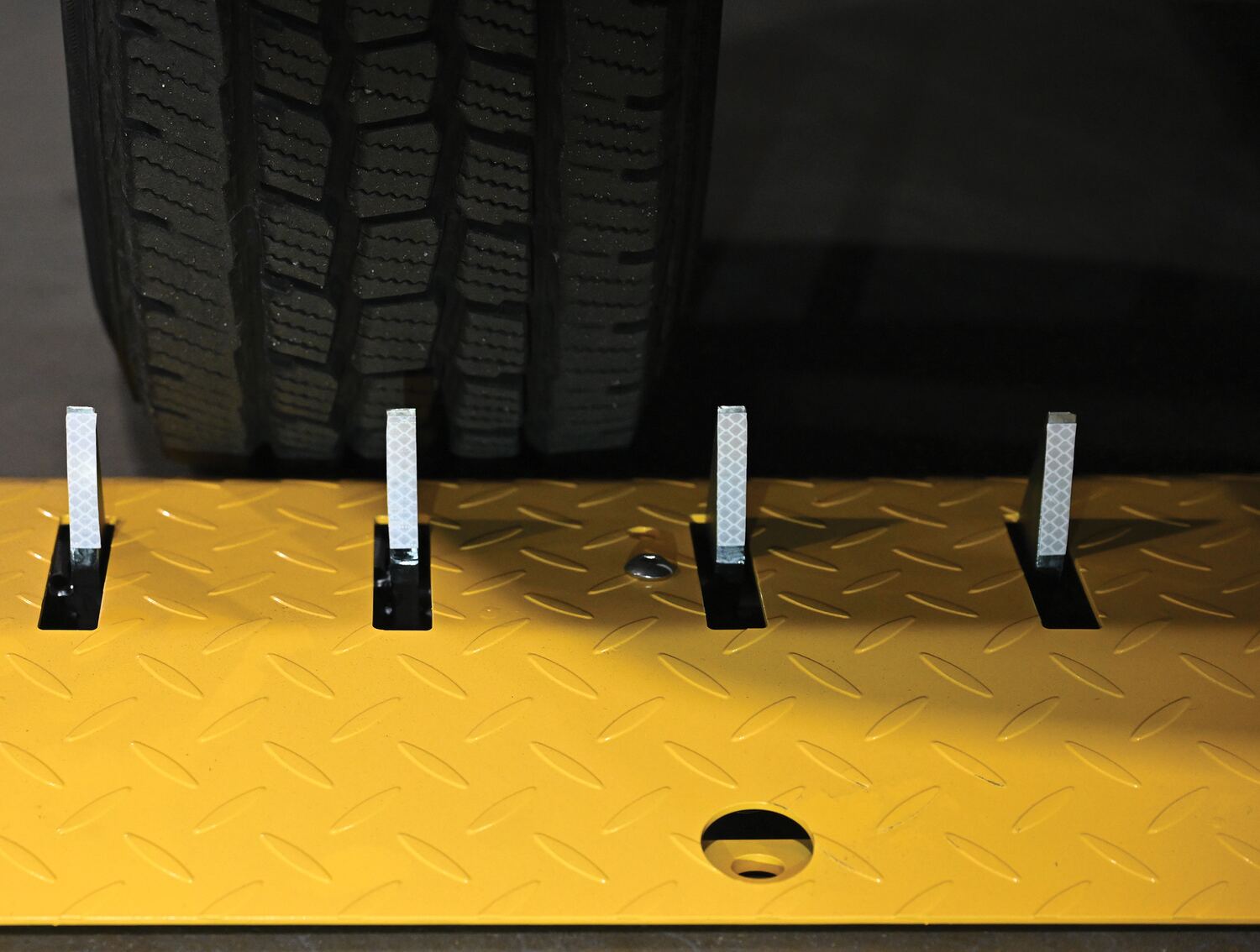 Steel Spiked Traffic Speed Bump 39" Wide 20 Ton Axle Load Capacity